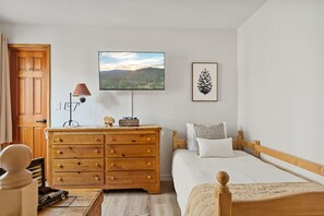 4 sovrum, skrivbord, strykjärn/strykbräda och wi-fi