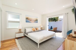 3 chambres, bureau, fer et planche à repasser, lit parapluie