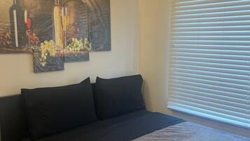 2 chambres, fer et planche Ă repasser, Wi-Fi, draps fournis