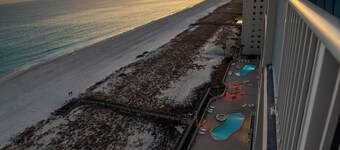 13th Floor OceanFront,Free Beach Chairs & Unbrella Service HeatedPool ArcadeGame