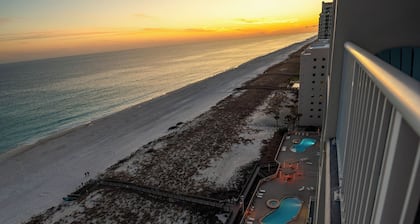 13th Floor OceanFront,Free Beach Chairs & Unbrella Service HeatedPool ArcadeGame