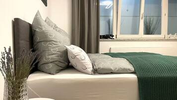 1 Schlafzimmer, Schreibtisch, WLAN, Bettwäsche