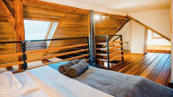 3 bedrooms, iron/ironing board, WiFi, bed sheets