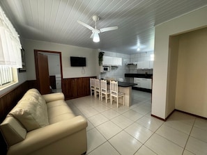 Apartment | Living area | TV - AP 05 Ala Bombinhas Residencial Solavir (Bombinhas)