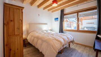 3 chambres, fer et planche à repasser