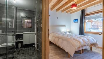 3 chambres, fer et planche Ă repasser