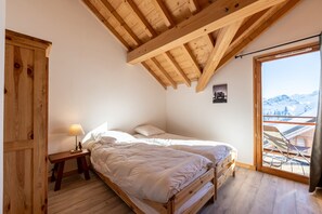 3 habitaciones y tabla de planchar con plancha 