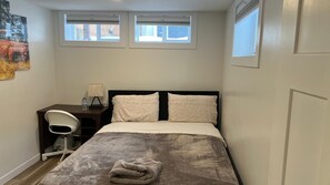 1 soverom, skrivebord, strykejern/-brett og wi-fi