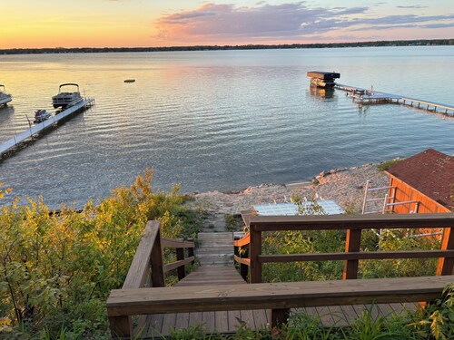Rest and relax in this 4-bedroom  cottage in Lake City on Lake Missaukee