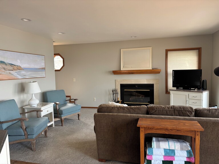 Rest And Relax In This 4-bedroom Cottage In Lake City On Lake Missaukee - Michigan