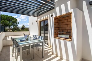 Outdoor dining - Carvoeiro Gardens (Lagoa)