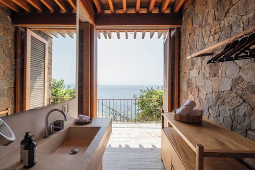 Standard Studio Suite | Bathroom