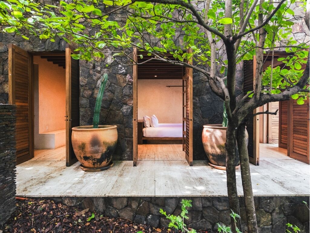 Suite, 1 kingsize bed, bad, uitzicht op tuin | Uitzicht vanuit de kamer