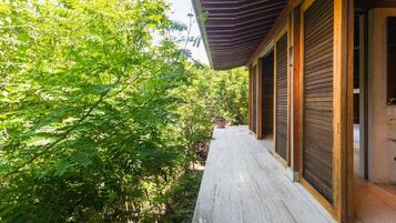 Suite estudio de diseñador, 1 cama King size, Terraza, vista al jardín | Vista desde la habitación