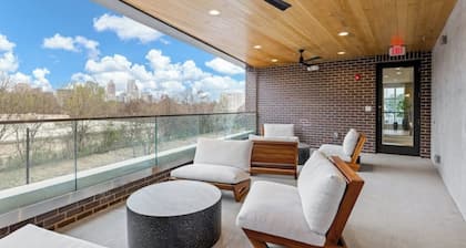Cozy 1-bedroom condo, fitness room in brilliant Atlanta-Ponce City Market Area