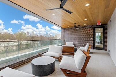 Cozy 1-bedroom condo, fitness room in brilliant Atlanta-Ponce City Market Area