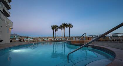 8TH Floor Oceanfront,Seasonal Two Free Chair & One Umbrella ,Heated Pool,Arcade.