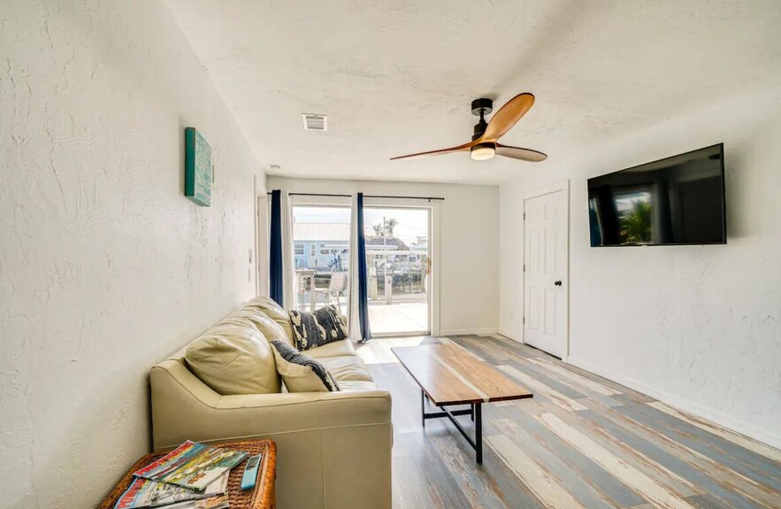 3br Waterfront Townhome Matlacha With Hot Tub, Boat Dock Wifi, Bikes And Kayaks - Matlacha, FL