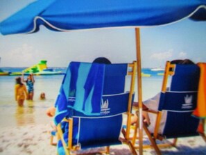 Plage, chaises longues