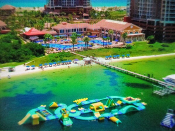 Inomhuspool och utomhuspool