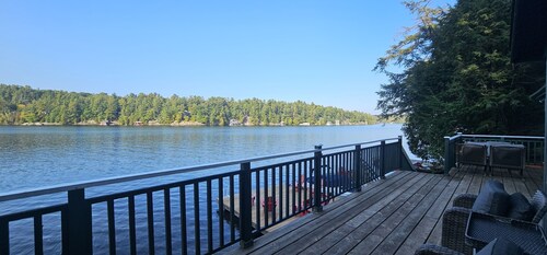 Traditional and Quaint Lake Front Cottage on Lake Rosseau.