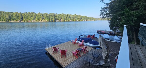 Terrace/patio - Traditional and Quaint Lake Front Cottage on Lake Rosseau. (Rosseau)