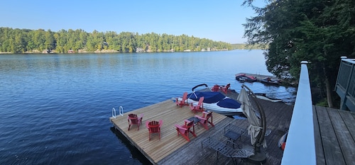 Traditional and Quaint Lake Front Cottage on Lake Rosseau.