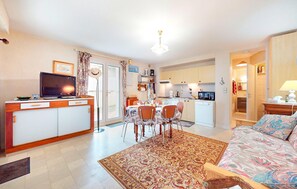 Living area - Nice home in Saint-Georges-de-Didon (Saint-Georges-de-Didon)