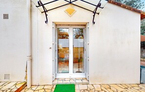 Exterior detail - Nice home in Saint-Georges-de-Didon (Saint-Georges-de-Didon)