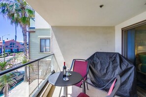 Condo, Multiple Beds, Balcony, City View | Outdoor dining