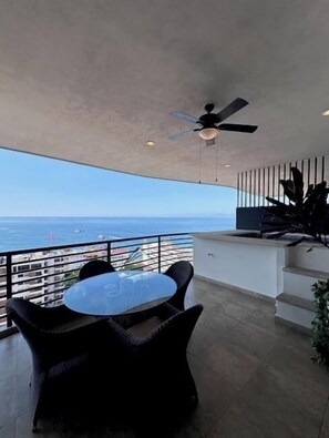 Khu ẩm thực ngoài trời