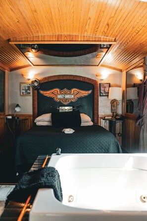8 bedrooms, iron/ironing board, WiFi, bed sheets