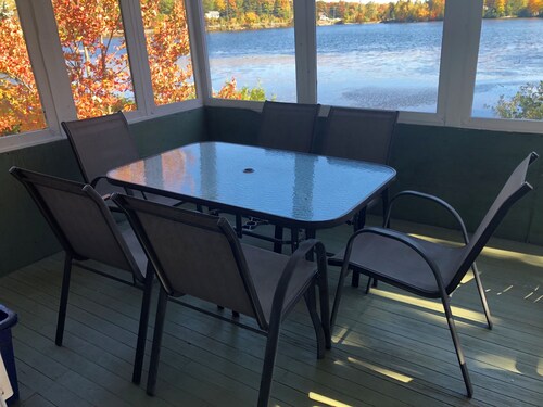 2-storey house, furnished, waterfront, lake access. Dog and/or cat accepted.