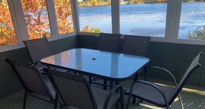 2-storey house, furnished, waterfront, lake access. Dog and/or cat accepted.