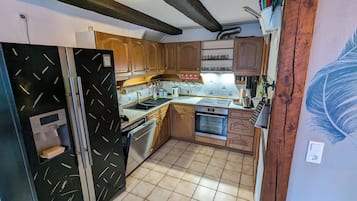 Refrigerador, microondas, horno y parrilla de estufa