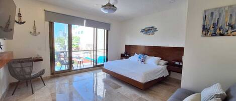 1 Schlafzimmer, Zimmersafe, Schreibtisch, Bügeleisen/Bügelbrett