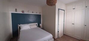 3 soverom, strykejern/-brett, wi-fi og sengetøy