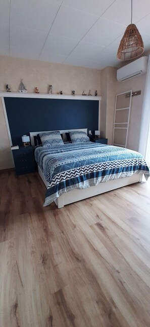 3 habitaciones, tabla de planchar con plancha, wifi y ropa de cama 