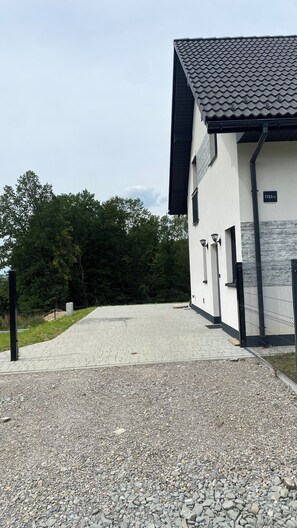 المنطقة المحيطة بالمنشأة