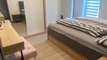 3 Schlafzimmer, Schreibtisch, Bügeleisen/Bügelbrett, WLAN