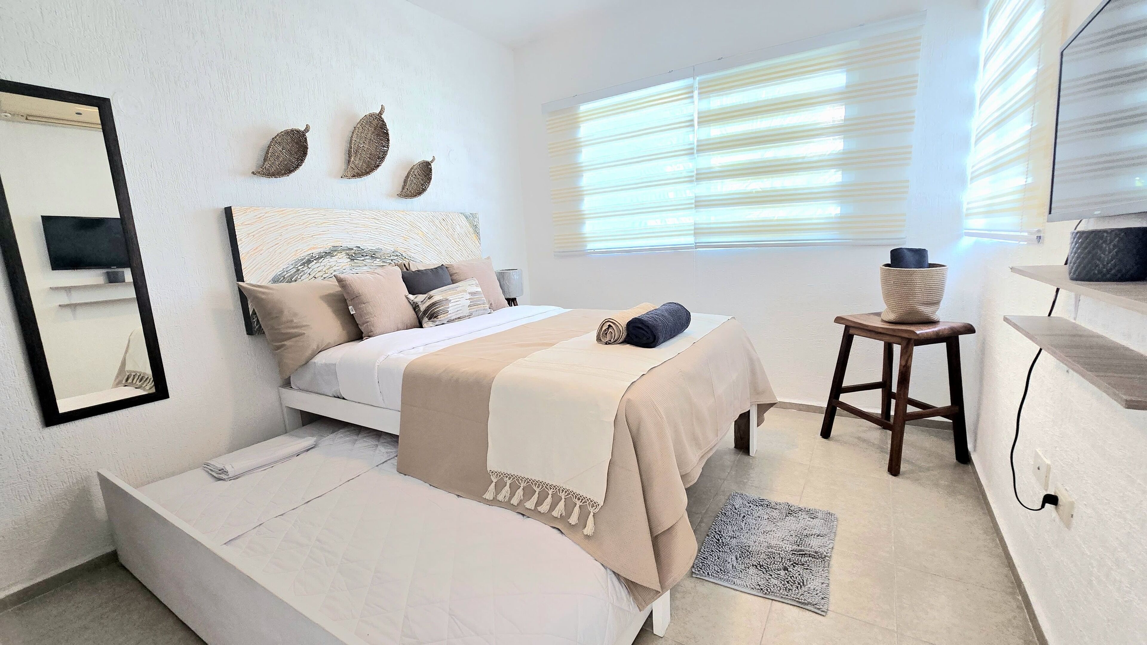 2 bedrooms, iron/ironing board, WiFi, bed sheets