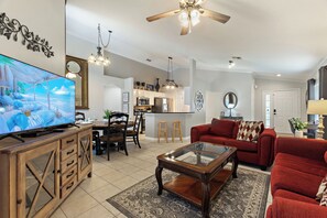 Smart TV, DVD player, ping pong, books - Entire home in Davenport, FL
Casa Sevilla | 4 BD | Sleeps 8 | Pool/Spa | Disney (Davenport)