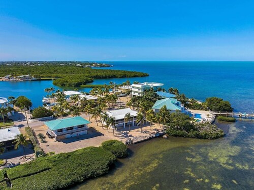  New Listing Luxury Open Ocean Front Views, Dockage Pool/spa Tiki   RELAX TIME