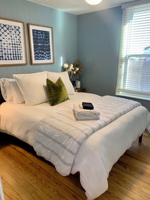 2 chambres, fer et planche à repasser, Wi-Fi, draps fournis