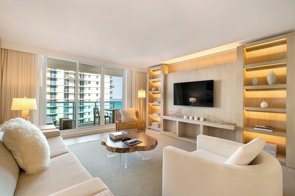 Smart TV, books - Miami Beach 1 Hotel 1BR/1.5BA Central Location (Miami Beach)