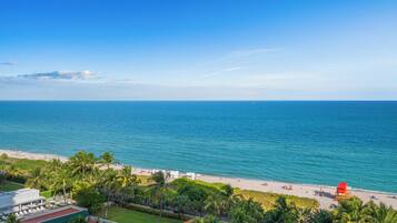 Am Strand, Liegestühle, Strandtücher