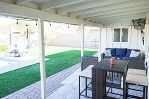Outdoor dining - Desert Oasis in Old Town Scottsdale: 3BR, 2BA with Resort-Style Pool (Scottsdale)