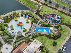 Outdoor pool - Spacious 5-bedroom house 15 min from Disney with WiFi, in charming Kissimmee (Kissimmee)
