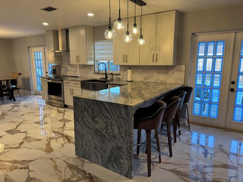 Titusville newly renovated house with a Pool and all the comforts of home!