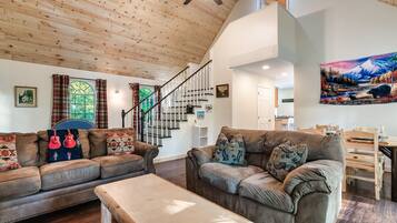 Smart-TV, Kamin, Bücher